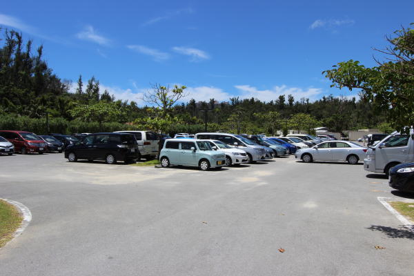 ブセナ海中公園の駐車場