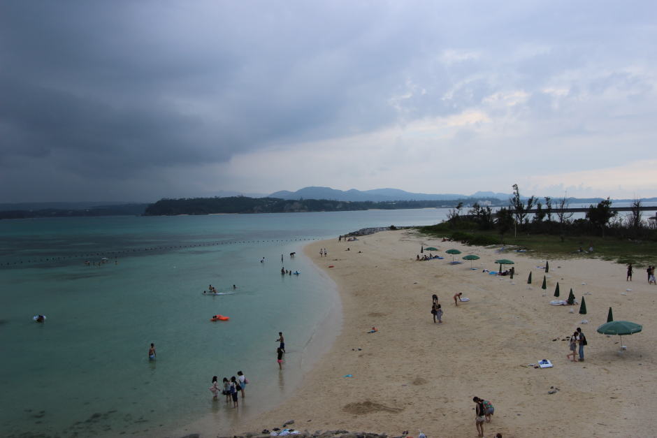 曇りの日の古宇利ビーチ