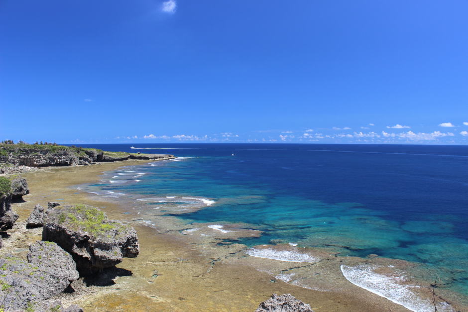 喜屋武岬周辺の海