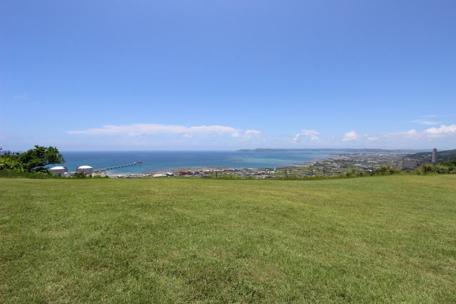 鍛冶屋跡の前の芝生