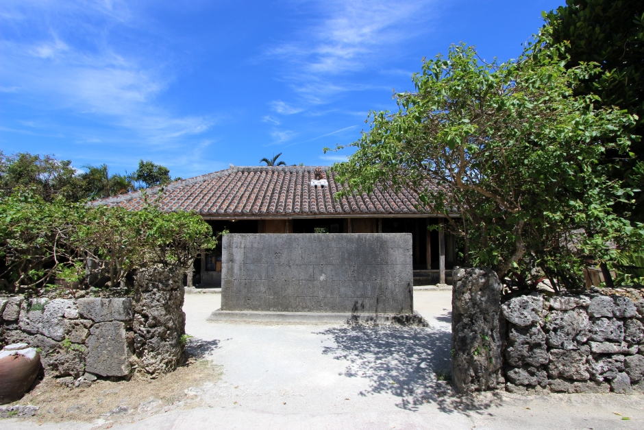 旧玉那覇(たまなは)家(国登録有形文化財)