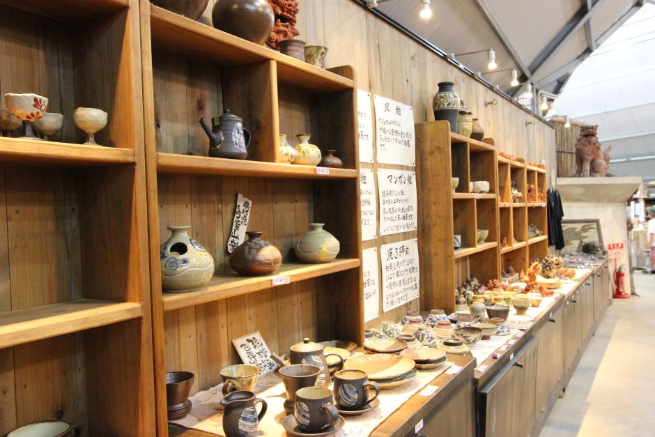 「やちむん」とは沖縄の方言で焼き物